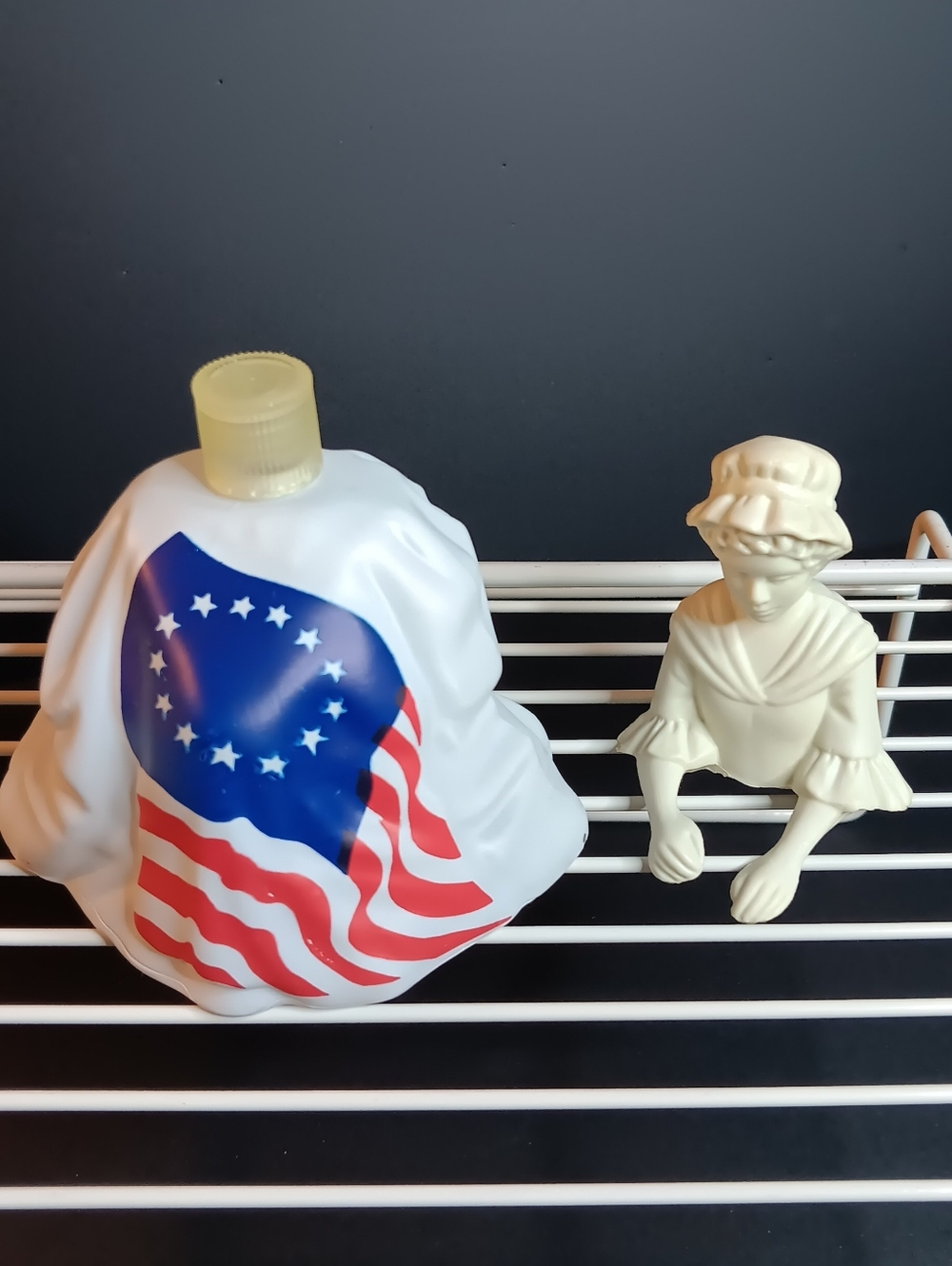 Vintage 1976 Avon Betsy Ross Figurine Cologne Bottle 5.5" H×4.5"W×3"D - Picture 5 of 7